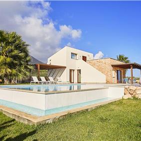 4  bedroom villa with pool, Scopello, sleeps 8